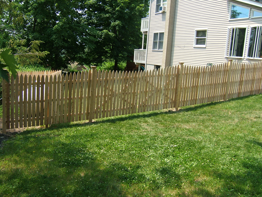 Narrow Spaced Colonial Picket