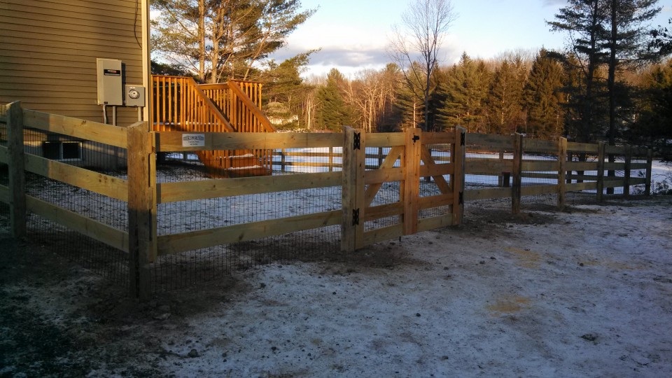 3 Rail Horse Fence With 8' Gate